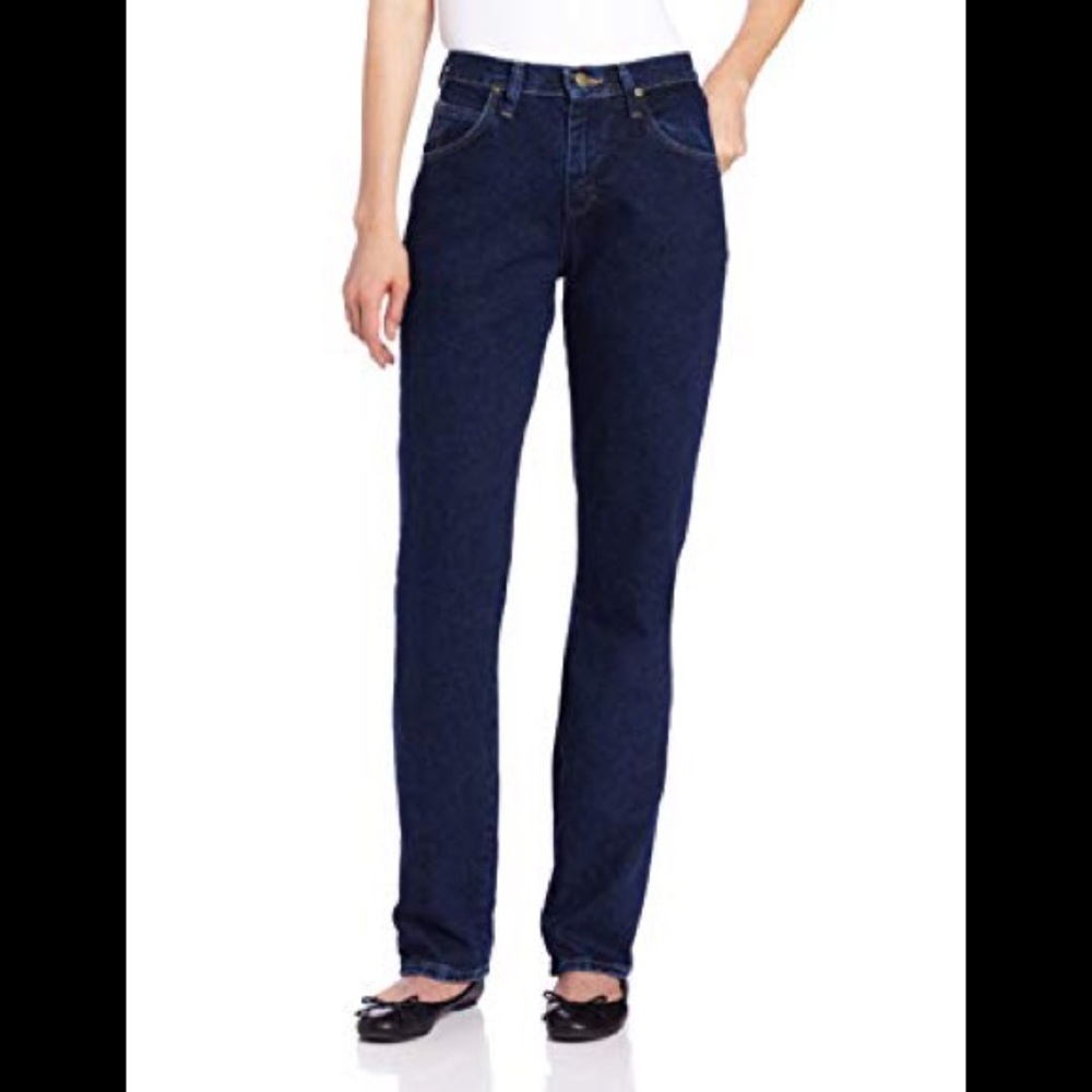 NWT Wrangler Blues easy fit jeans. Size 30x16.